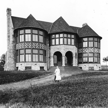 Alexis I. Du Pont Middle School (Public School, United School Districts 23 and 75)