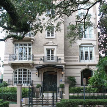 Emlah Court Apartments