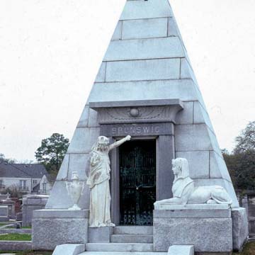 Luciwn Brunswig tomb