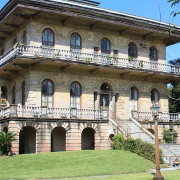 Luling Mansion
