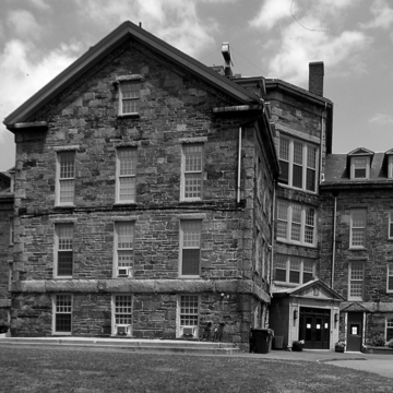 Ecole Bilingue (Cambridge Almshouse)
