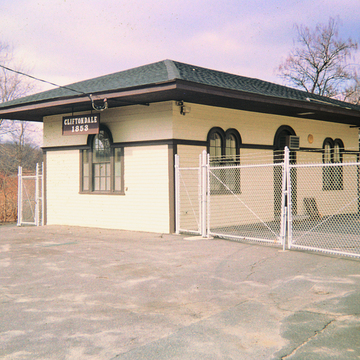 D'Anna Imaging Portrait Studio (Cliftondale Station)