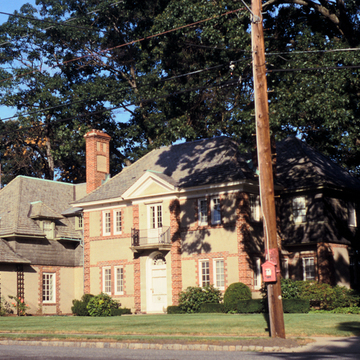 Everett Avenue