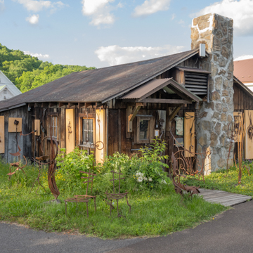 PENN ALPS INN AND SPRUCE FOREST ARTISAN VILLAGE