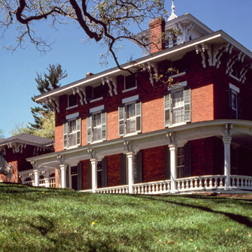 Oakhill (Chauncey M. and Emily L. Brewer House)
