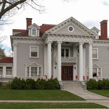 Wellington Inn (William Cary and Lola Peckham Hull House)
