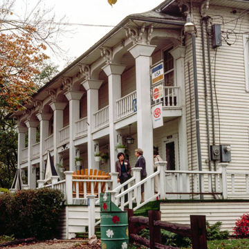 Davenport Hotel (Bauer Manor)
