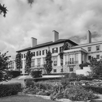 Grosse Pointe War Memorial (Russell A. and Marion Jarves Alger Jr. House, “The Moorings”)