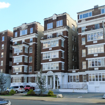 Traylor Hotel and Apartments
