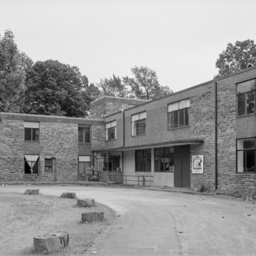Gloria Dei School (“Square Shadows,” William Stix Wasserman House)