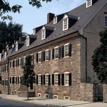 Sisters' House (Single Brothers' House)
