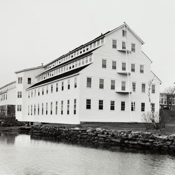 Hamilton Harbour Condominiums (Hamilton Web Company)