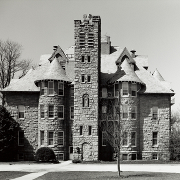 University of Rhode Island, Davis Hall