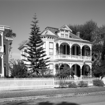 Howard Carnes House