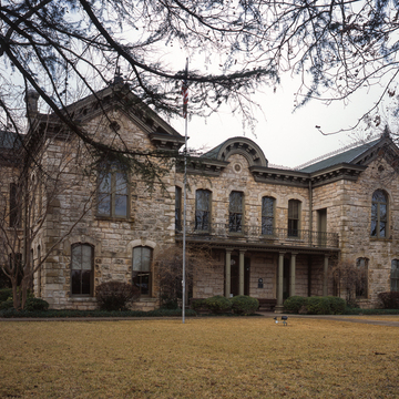 Pioneer Memorial Library (Gillespie County Courthouse)