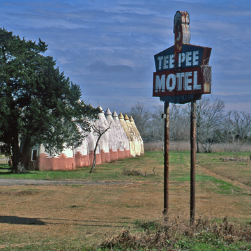 Tee Pee Motel (Belcher's Tee Pee Courts)