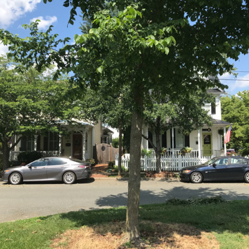 W. T. Mills House (1303 Washington; left) and 1301 Washington (right)