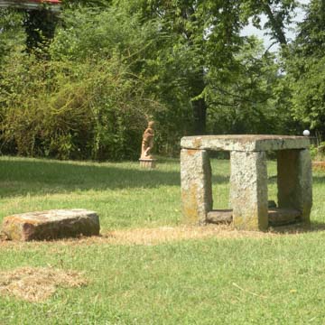 Green Hill Plantation, Upper Town Slave Auction Block and Auctioneer’s Stand