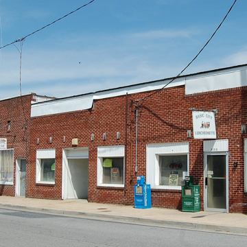 Basic City Luncheonette (408 N. Commerce Ave., closed)