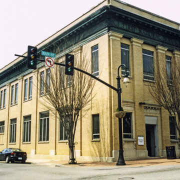 Chestnut Creek School of the Arts (First National Bank)