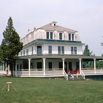 Grand Isle Lake House (Island Villa Hotel)