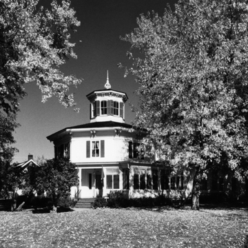 Octagon House Museum (John and Nancy Moffat Octagon House)