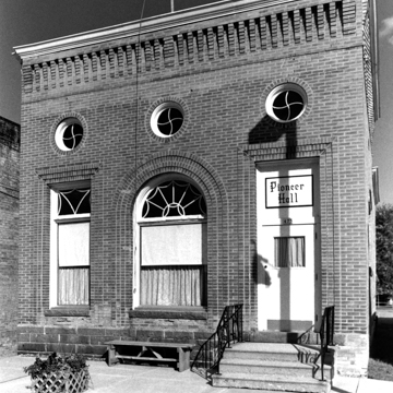 Pioneer Hall (Wild Rose State Bank)